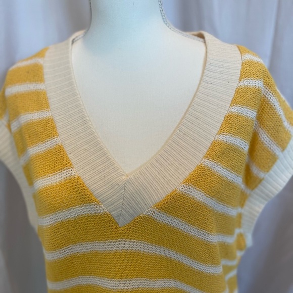 Zara Striped Sweater Vest Size Small Yellow and White NWOT - Picture 2 of 9
